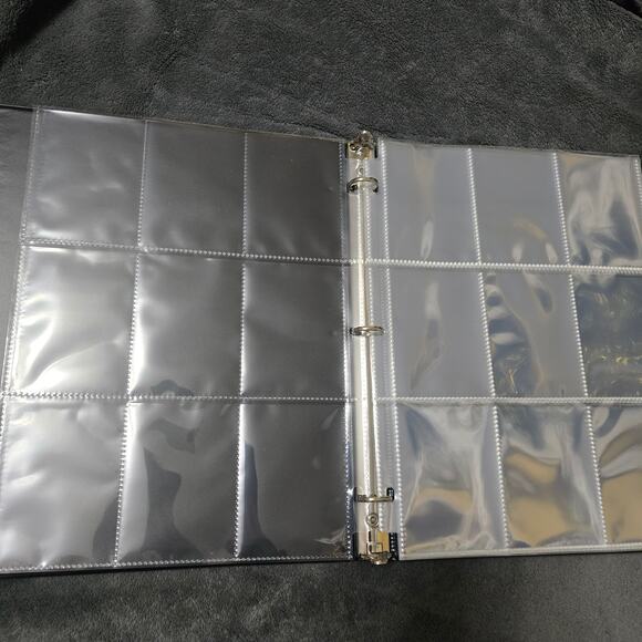 BRAND NEW NYCC Topps Branded Card Binder w/ 10 Sheets - Picture 3 of 3